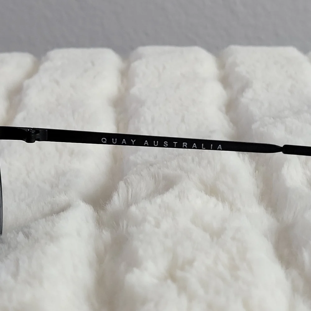QUAY // ltd ed lizzo collaboration black metal frame black smoke lens aviators